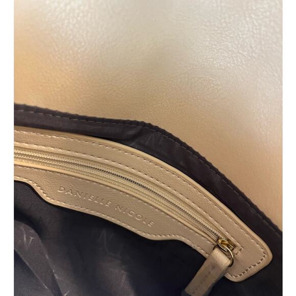 Danielle Nicole Disney Alice Through The Looking Glass Clutch Purse - Picture 9 of 12